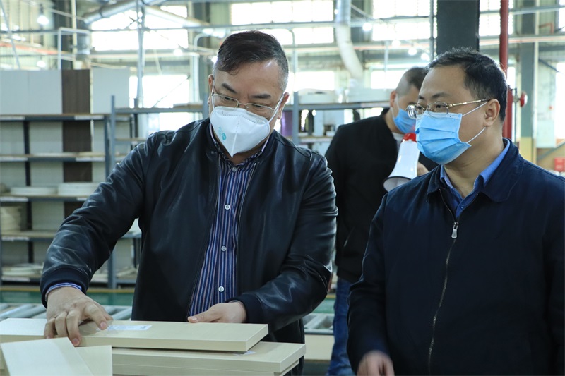 新丰县领导一行莅临美尼美增城总部参观指导工作